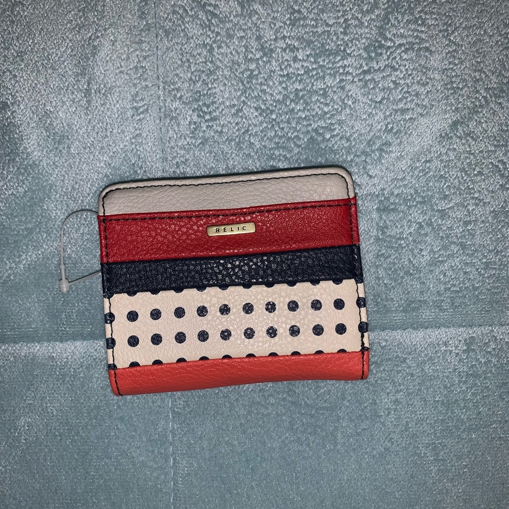 Relic Snap Wallet